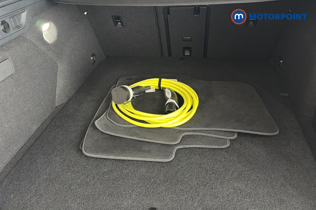 Volkswagen Passat R-Line Automatic Petrol Plug-In Hybrid Estate - Stock Number (1669012) - 34th supplementary image