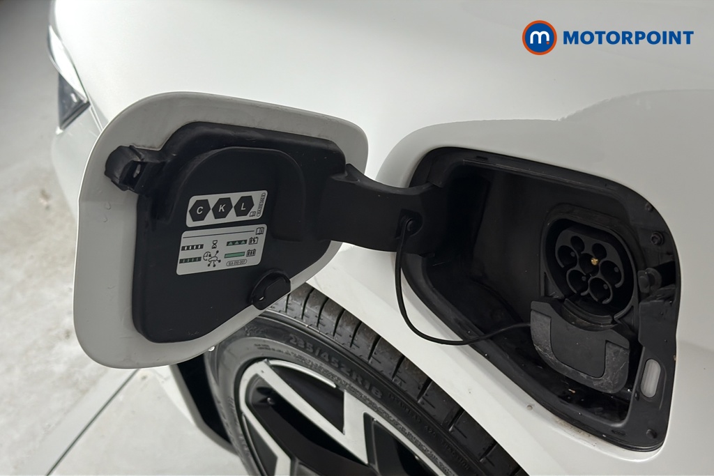Volkswagen Passat R-Line Automatic Petrol Plug-In Hybrid Estate - Stock Number (1669012) - 40th supplementary image