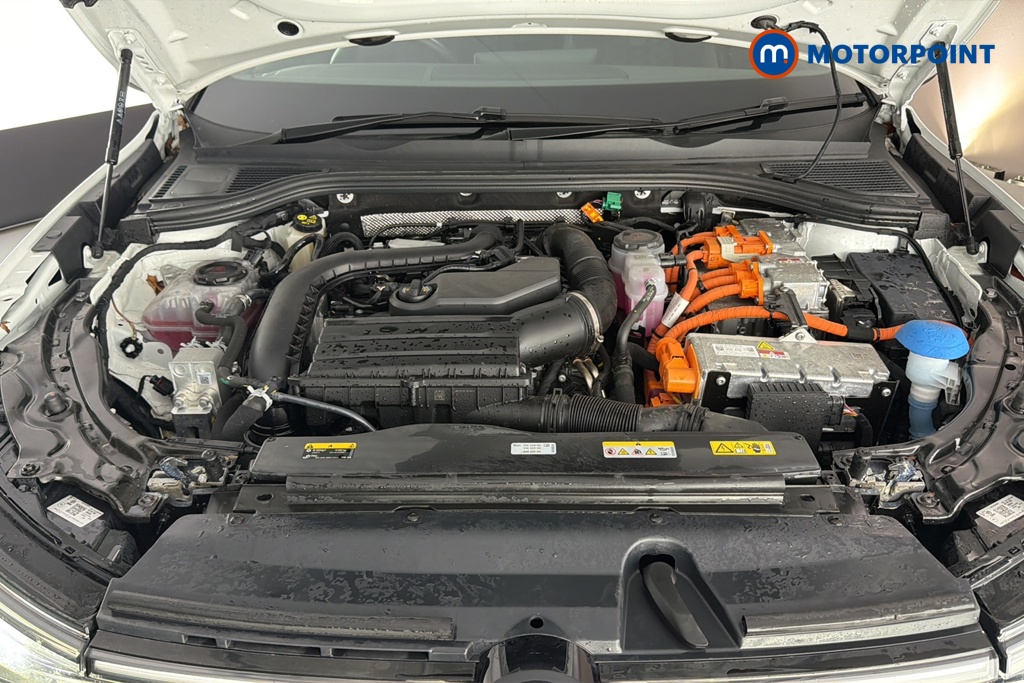 Volkswagen Passat R-Line Automatic Petrol Plug-In Hybrid Estate - Stock Number (1669012) - 48th supplementary image