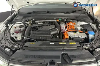 Volkswagen Passat R-Line Automatic Petrol Plug-In Hybrid Estate - Stock Number (1669012) - 48th supplementary image