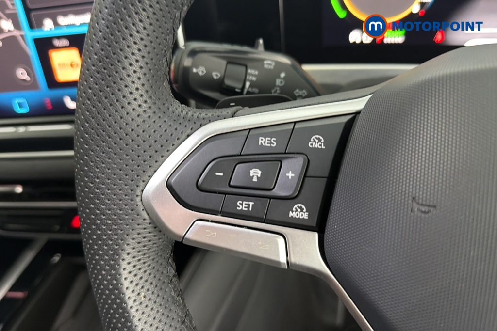 Volkswagen Passat R-Line Automatic Petrol Plug-In Hybrid Estate - Stock Number (1669021) - 4th supplementary image