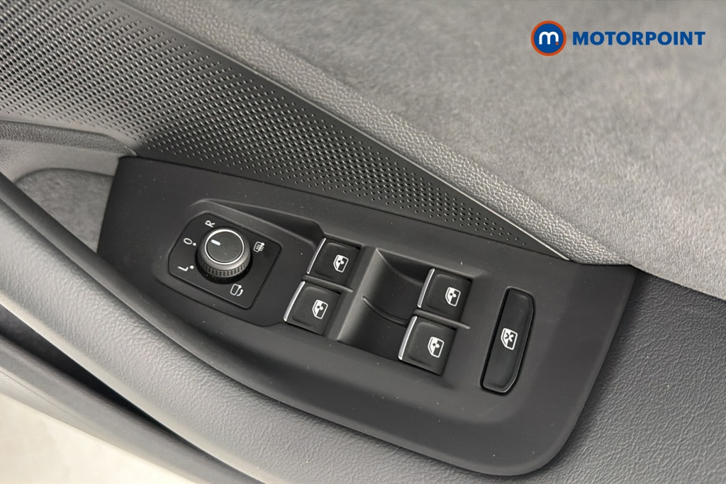 Volkswagen Passat R-Line Automatic Petrol Plug-In Hybrid Estate - Stock Number (1669021) - 19th supplementary image