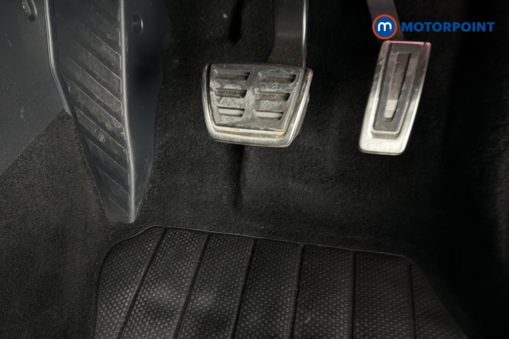 Volkswagen Passat R-Line Automatic Petrol Plug-In Hybrid Estate - Stock Number (1669021) - 24th supplementary image