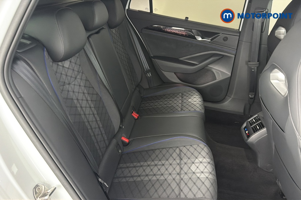 Volkswagen Passat R-Line Automatic Petrol Plug-In Hybrid Estate - Stock Number (1669021) - 25th supplementary image