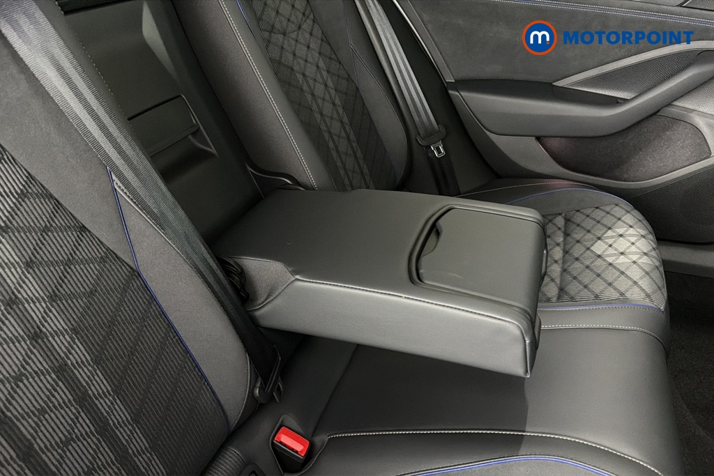 Volkswagen Passat R-Line Automatic Petrol Plug-In Hybrid Estate - Stock Number (1669021) - 26th supplementary image