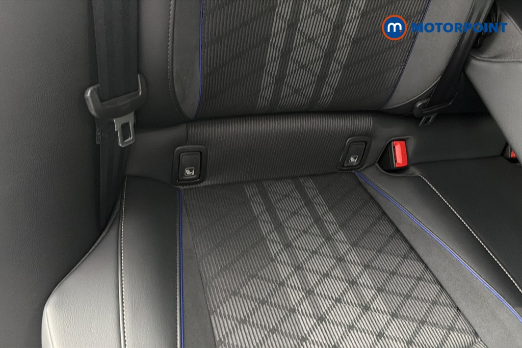Volkswagen Passat R-Line Automatic Petrol Plug-In Hybrid Estate - Stock Number (1669021) - 27th supplementary image