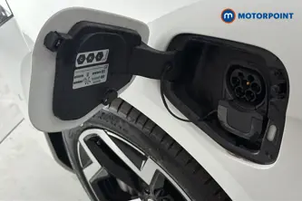 Volkswagen Passat R-Line Automatic Petrol Plug-In Hybrid Estate - Stock Number (1669021) - 40th supplementary image