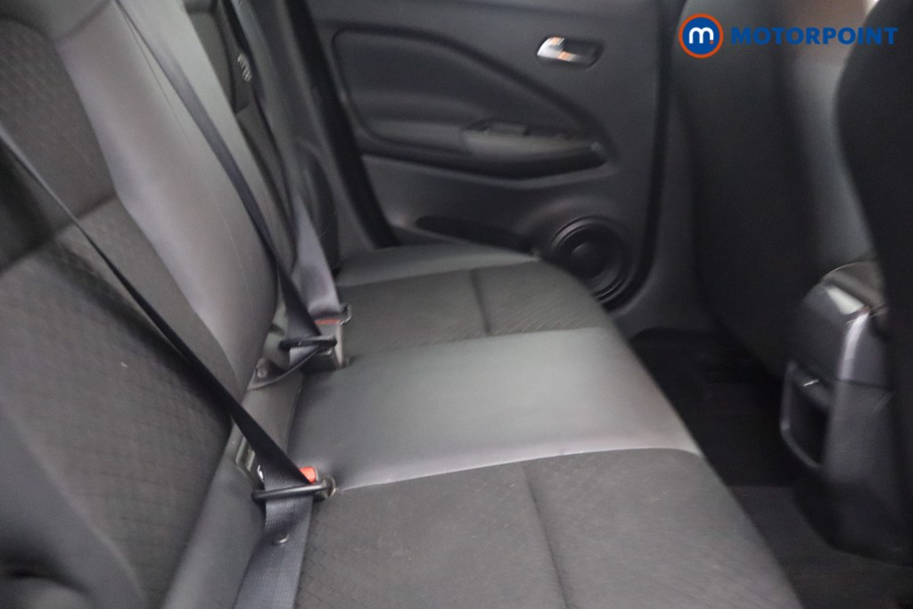 Nissan Juke N-Connecta Automatic Petrol SUV - Stock Number (1660475) - 8th supplementary image