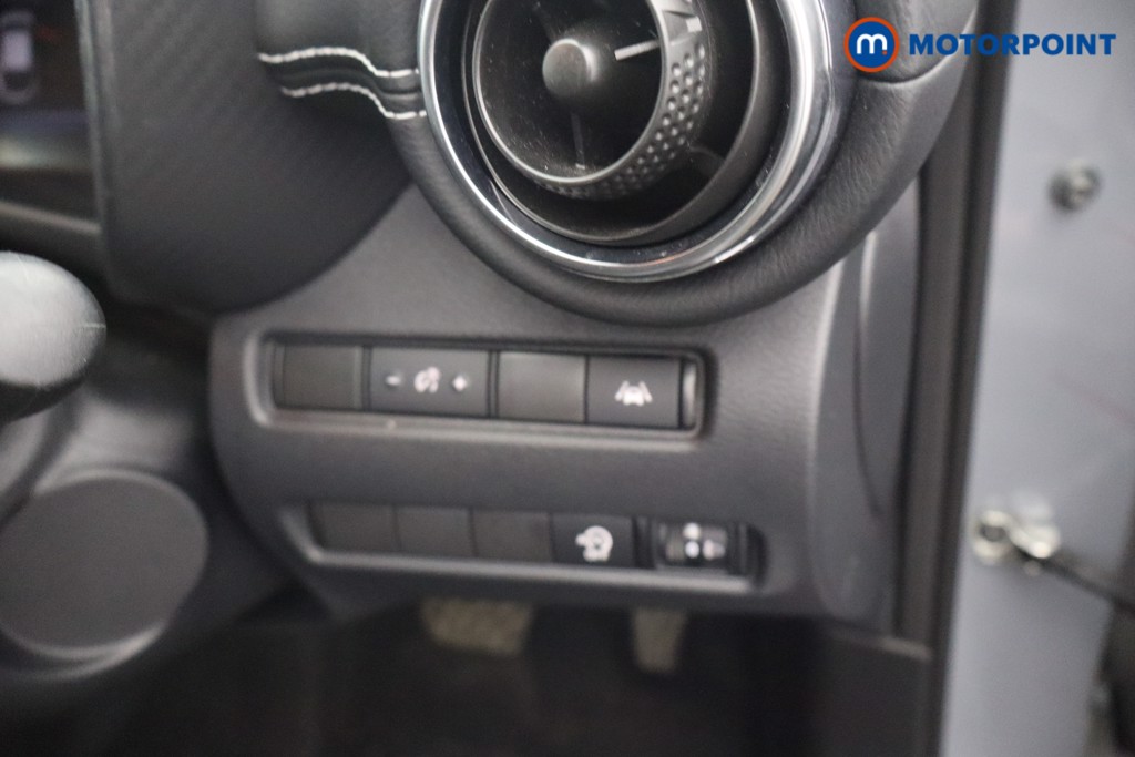 Nissan Juke N-Connecta Automatic Petrol SUV - Stock Number (1660475) - 13th supplementary image