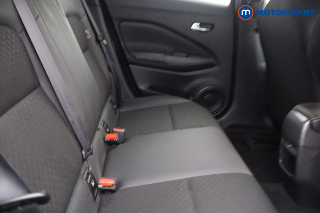 Nissan Juke N-Connecta Manual Petrol SUV - Stock Number (1661584) - 8th supplementary image