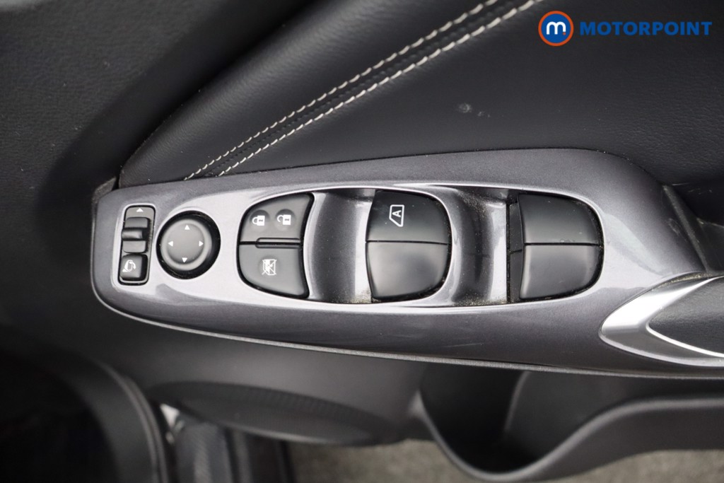Nissan Juke N-Connecta Manual Petrol SUV - Stock Number (1661584) - 11th supplementary image