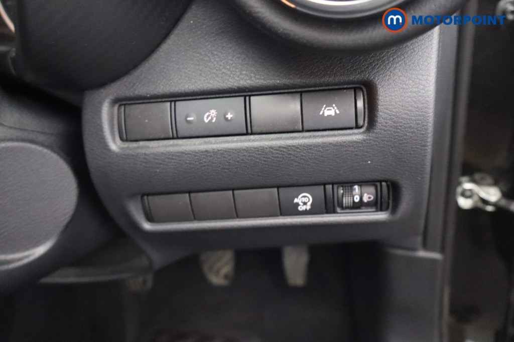 Nissan Juke N-Connecta Manual Petrol SUV - Stock Number (1661584) - 13th supplementary image