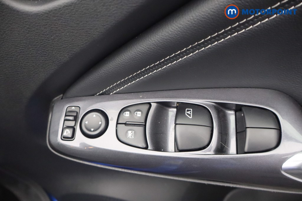 Nissan Juke N-Connecta Manual Petrol SUV - Stock Number (1661588) - 11th supplementary image
