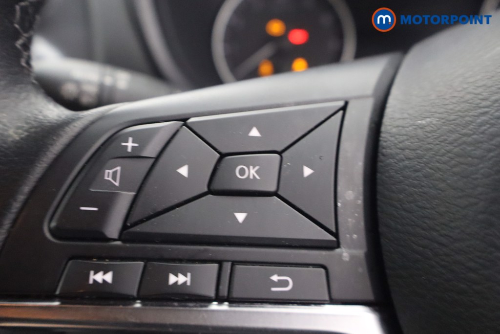 Nissan Juke N-Connecta Manual Petrol SUV - Stock Number (1661588) - 15th supplementary image
