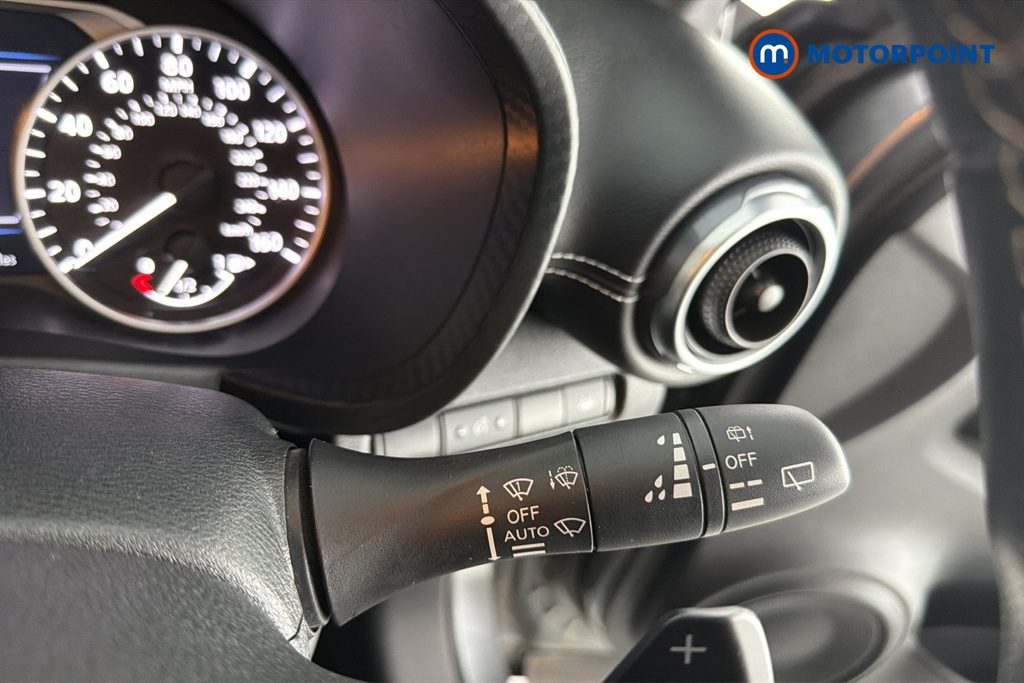 Nissan Juke N-Connecta Automatic Petrol SUV - Stock Number (1666053) - 6th supplementary image