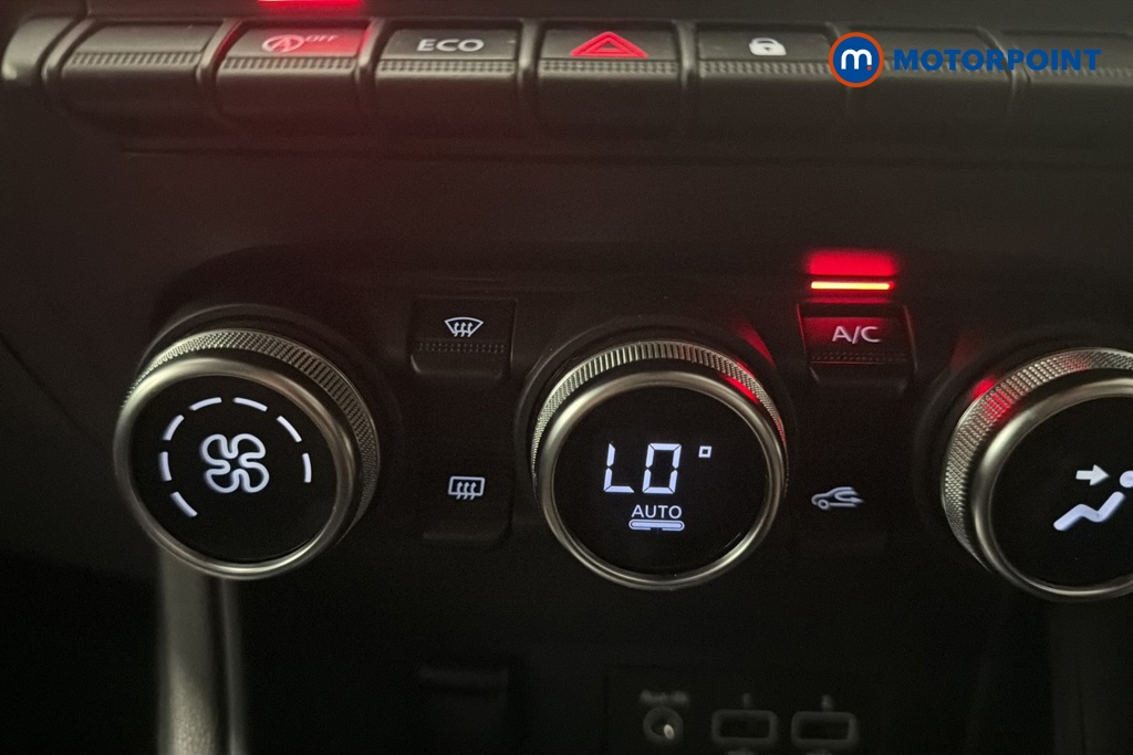 Renault Captur Iconic Manual Petrol SUV - Stock Number (1667744) - 12th supplementary image