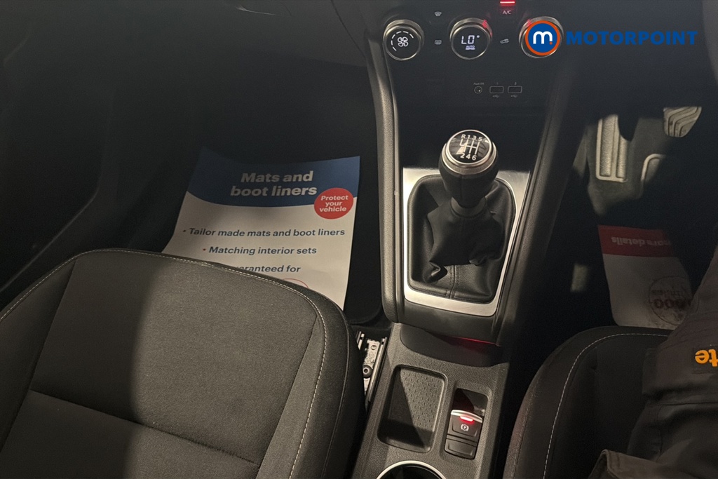 Renault Captur Iconic Manual Petrol SUV - Stock Number (1667744) - 15th supplementary image