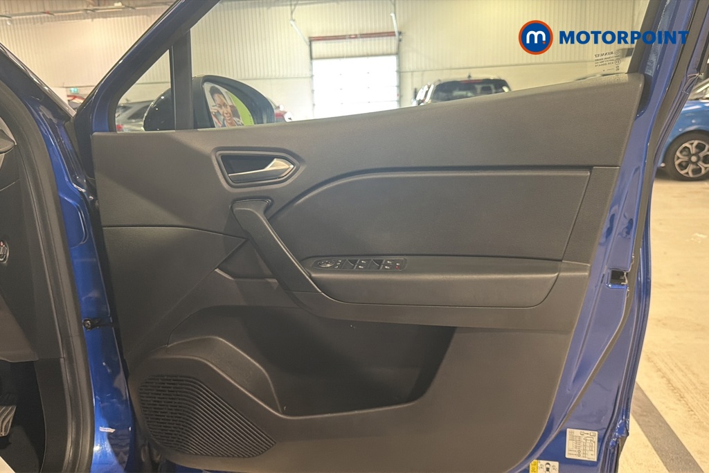 Renault Captur Iconic Manual Petrol SUV - Stock Number (1667744) - 18th supplementary image