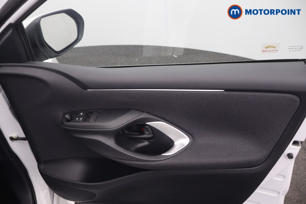 Toyota Yaris Icon Automatic Petrol-Electric Hybrid Hatchback - Stock Number (1668222) - 9th supplementary image