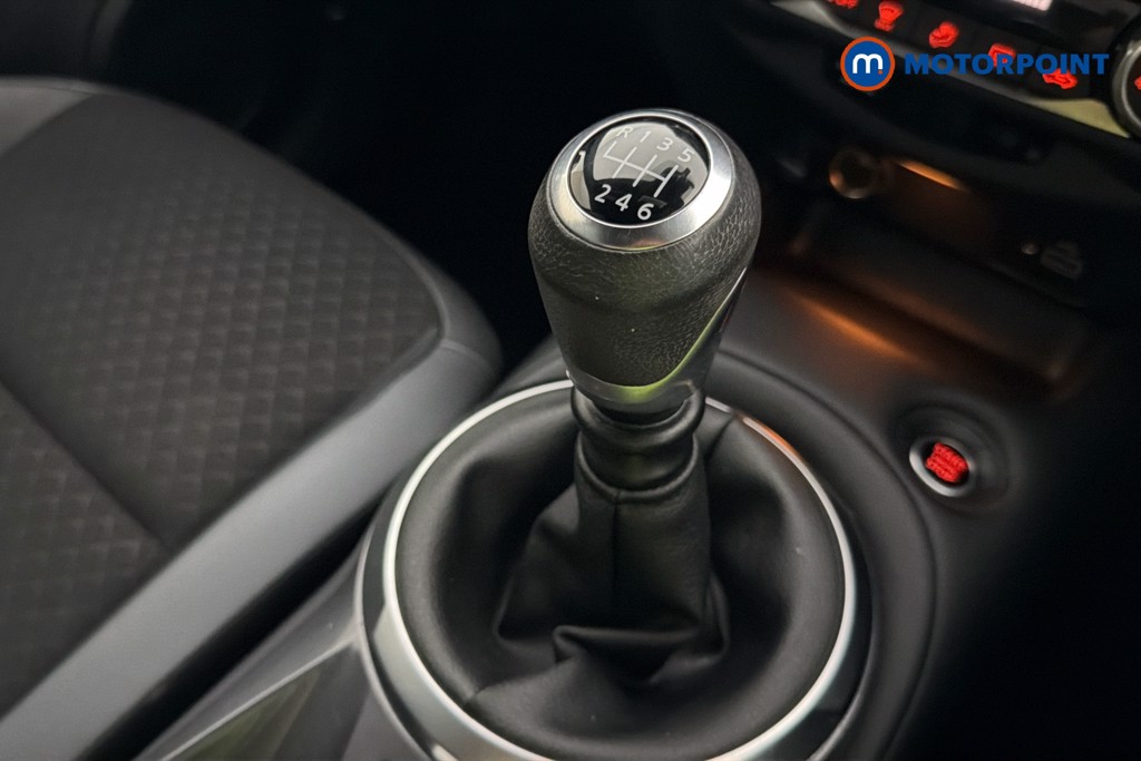 Nissan Juke N-Connecta Manual Petrol SUV - Stock Number (1668345) - 15th supplementary image