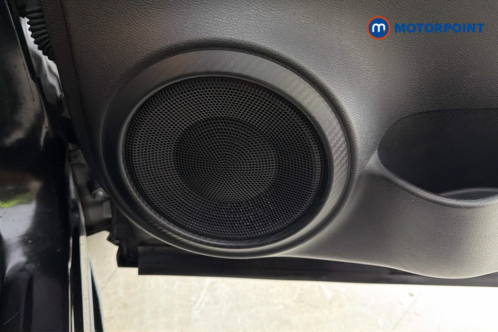 Nissan Juke N-Connecta Manual Petrol SUV - Stock Number (1668345) - 21st supplementary image