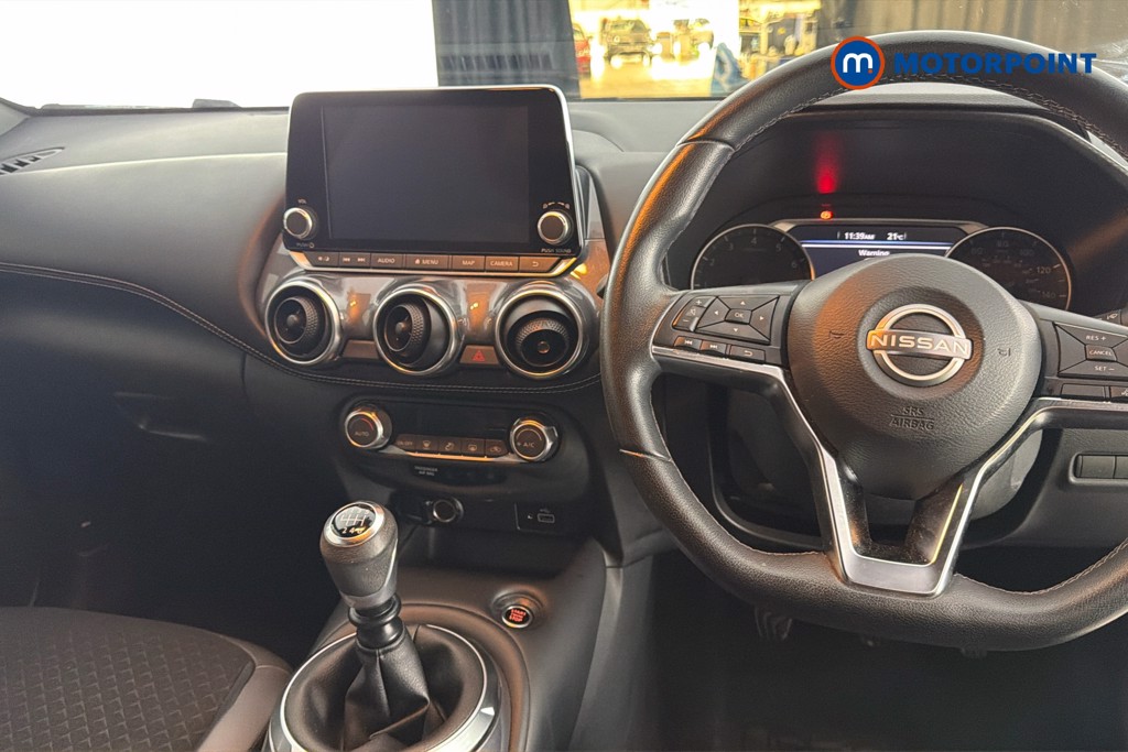 Nissan Juke N-Connecta Manual Petrol SUV - Stock Number (1668345) - 1st supplementary image