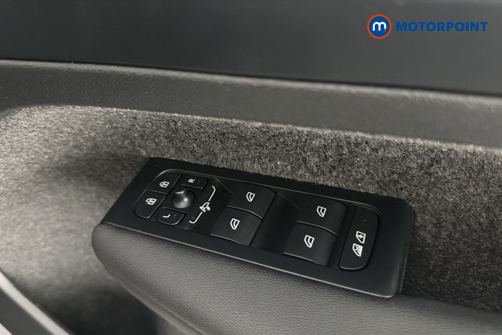 Volvo Xc40 Core Automatic Petrol SUV - Stock Number (1668352) - 19th supplementary image