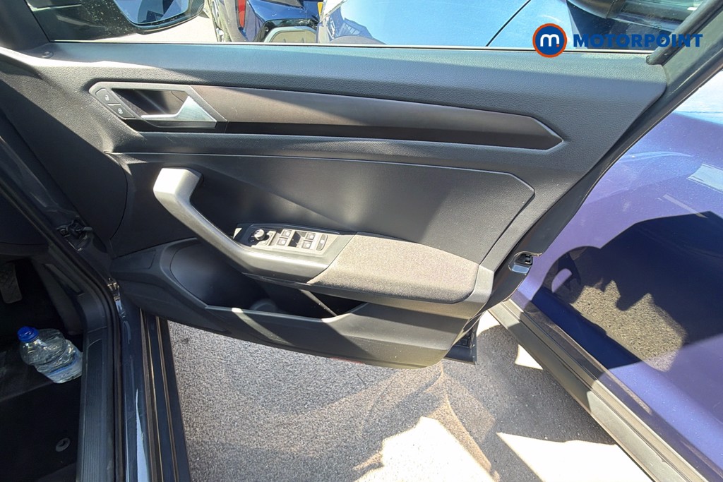 Volkswagen T-Roc SE Manual Petrol SUV - Stock Number (1668730) - 38th supplementary image