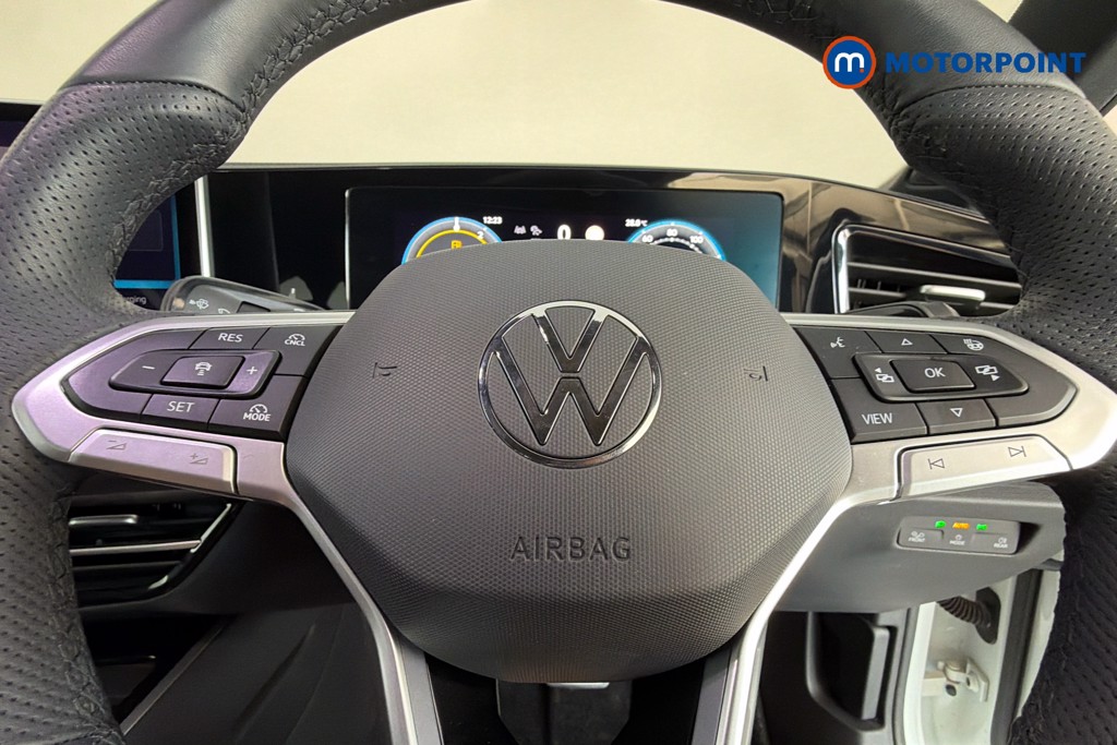 Volkswagen Passat R-Line Automatic Petrol Plug-In Hybrid Estate - Stock Number (1668999) - 5th supplementary image