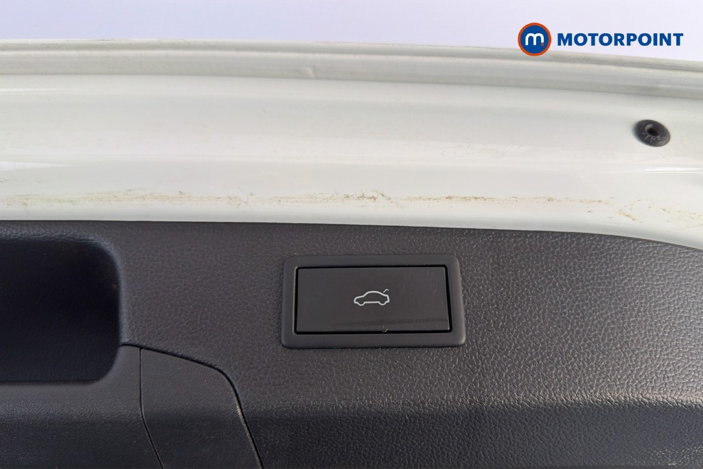 Volkswagen Passat R-Line Automatic Petrol Plug-In Hybrid Estate - Stock Number (1668999) - 35th supplementary image