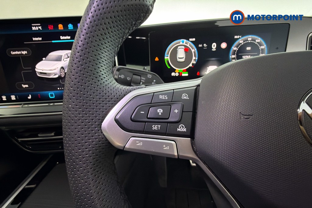 Volkswagen Passat R-Line Automatic Petrol Plug-In Hybrid Estate - Stock Number (1669001) - 3rd supplementary image
