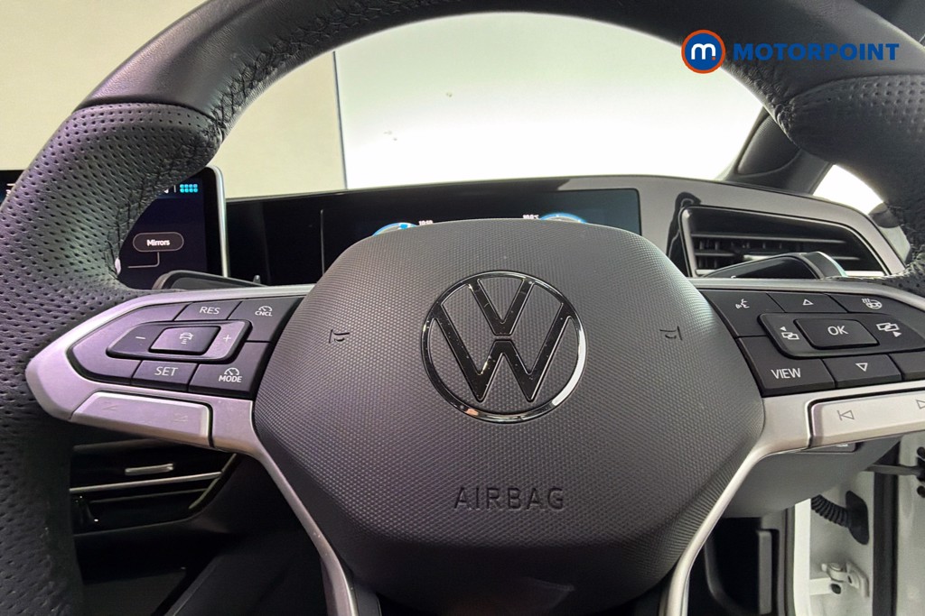 Volkswagen Passat R-Line Automatic Petrol Plug-In Hybrid Estate - Stock Number (1669001) - 5th supplementary image