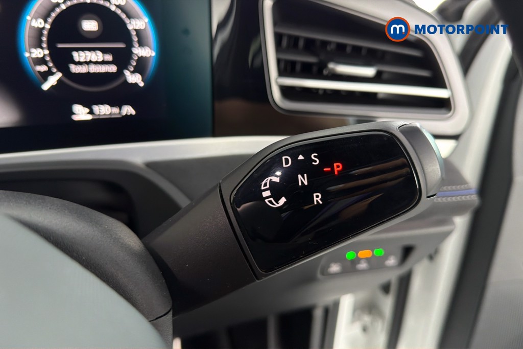 Volkswagen Passat R-Line Automatic Petrol Plug-In Hybrid Estate - Stock Number (1669001) - 15th supplementary image