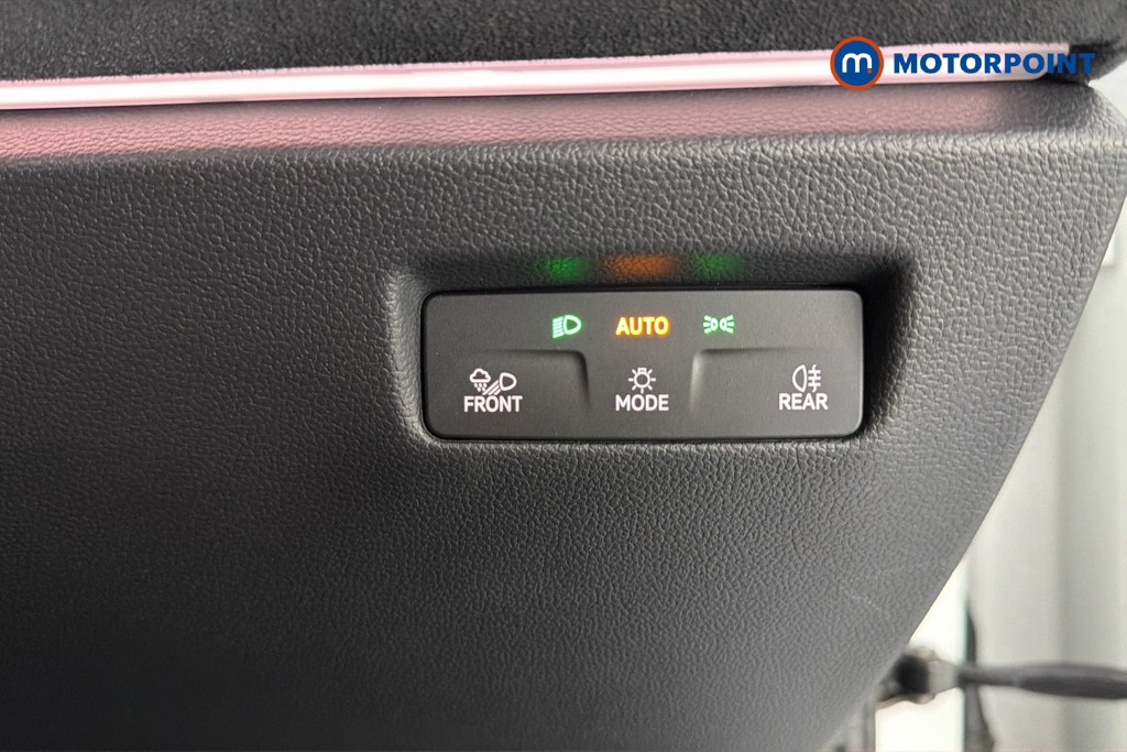 Volkswagen Passat R-Line Automatic Petrol Plug-In Hybrid Estate - Stock Number (1669001) - 18th supplementary image