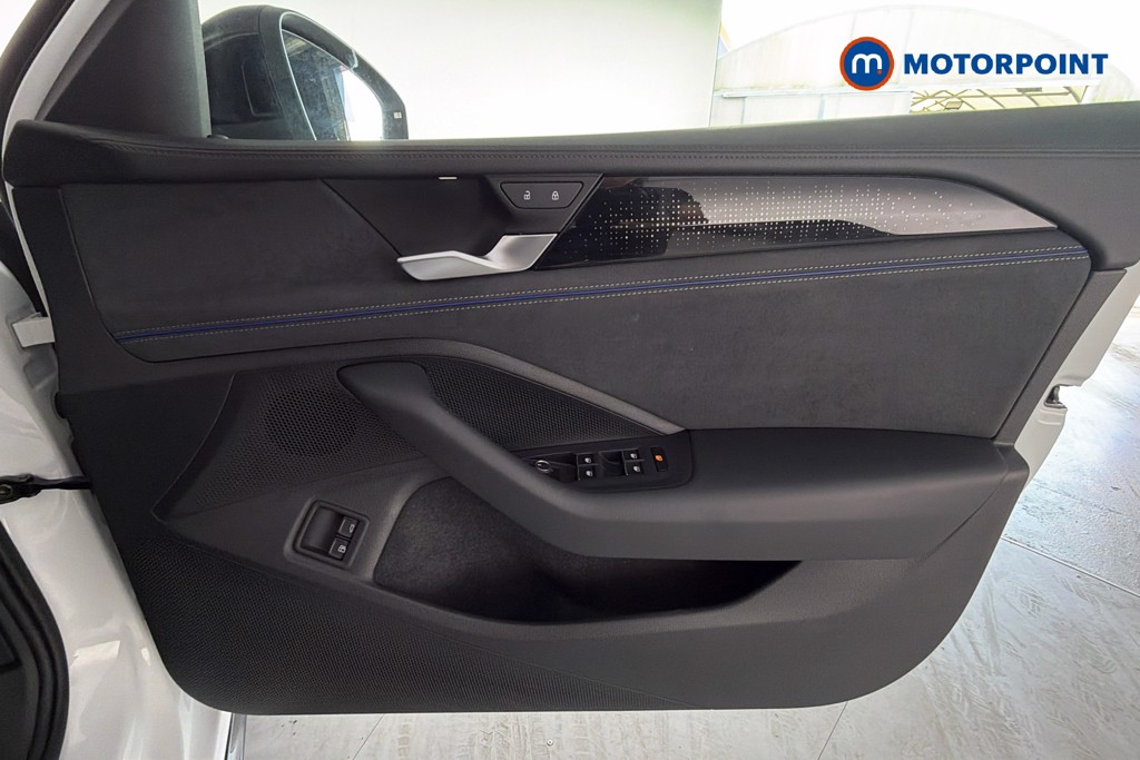 Volkswagen Passat R-Line Automatic Petrol Plug-In Hybrid Estate - Stock Number (1669001) - 19th supplementary image