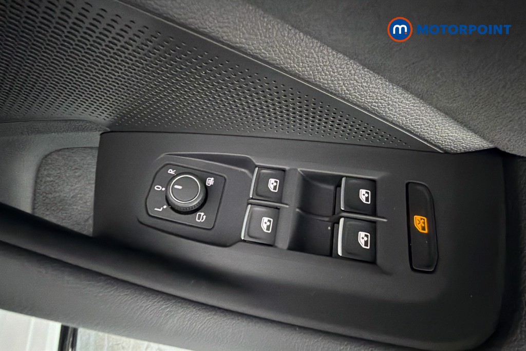 Volkswagen Passat R-Line Automatic Petrol Plug-In Hybrid Estate - Stock Number (1669001) - 20th supplementary image