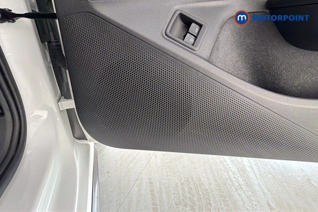 Volkswagen Passat R-Line Automatic Petrol Plug-In Hybrid Estate - Stock Number (1669001) - 21st supplementary image