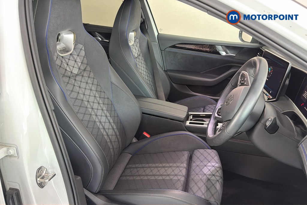 Volkswagen Passat R-Line Automatic Petrol Plug-In Hybrid Estate - Stock Number (1669001) - 22nd supplementary image