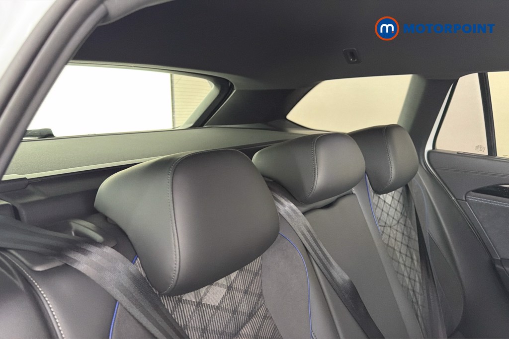 Volkswagen Passat R-Line Automatic Petrol Plug-In Hybrid Estate - Stock Number (1669001) - 23rd supplementary image