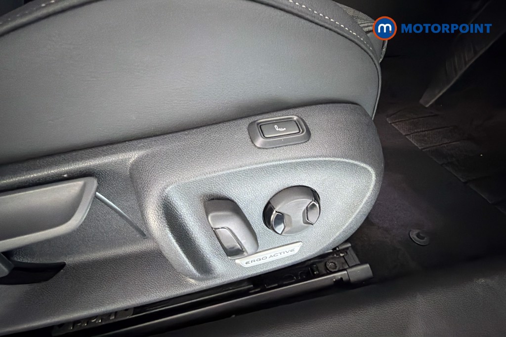 Volkswagen Passat R-Line Automatic Petrol Plug-In Hybrid Estate - Stock Number (1669001) - 25th supplementary image