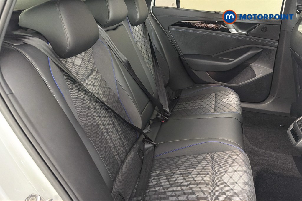 Volkswagen Passat R-Line Automatic Petrol Plug-In Hybrid Estate - Stock Number (1669001) - 28th supplementary image