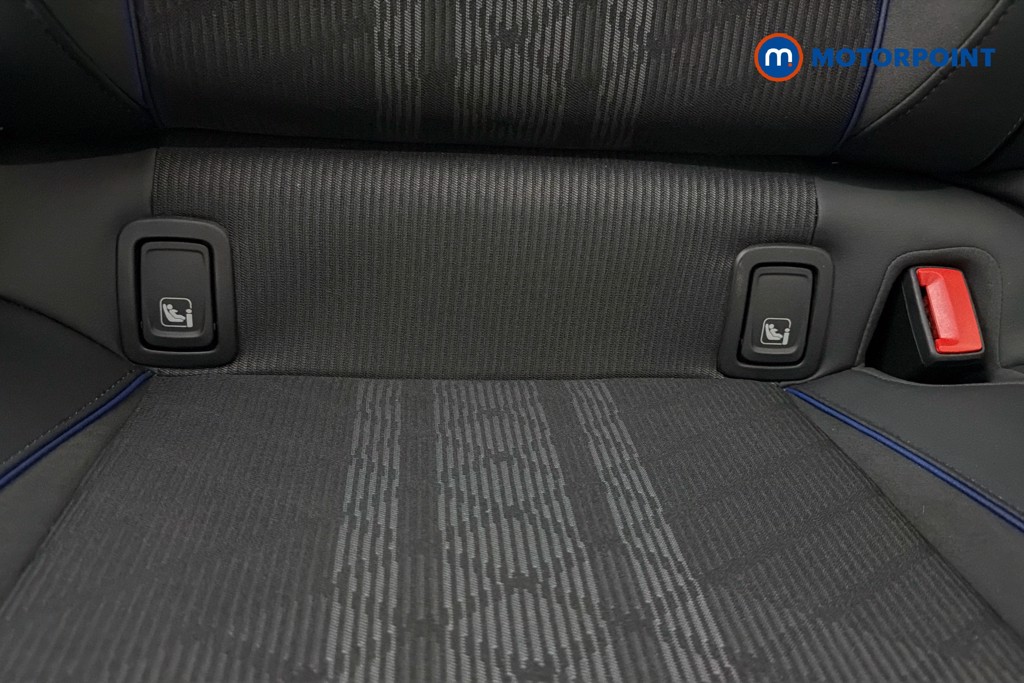 Volkswagen Passat R-Line Automatic Petrol Plug-In Hybrid Estate - Stock Number (1669001) - 29th supplementary image