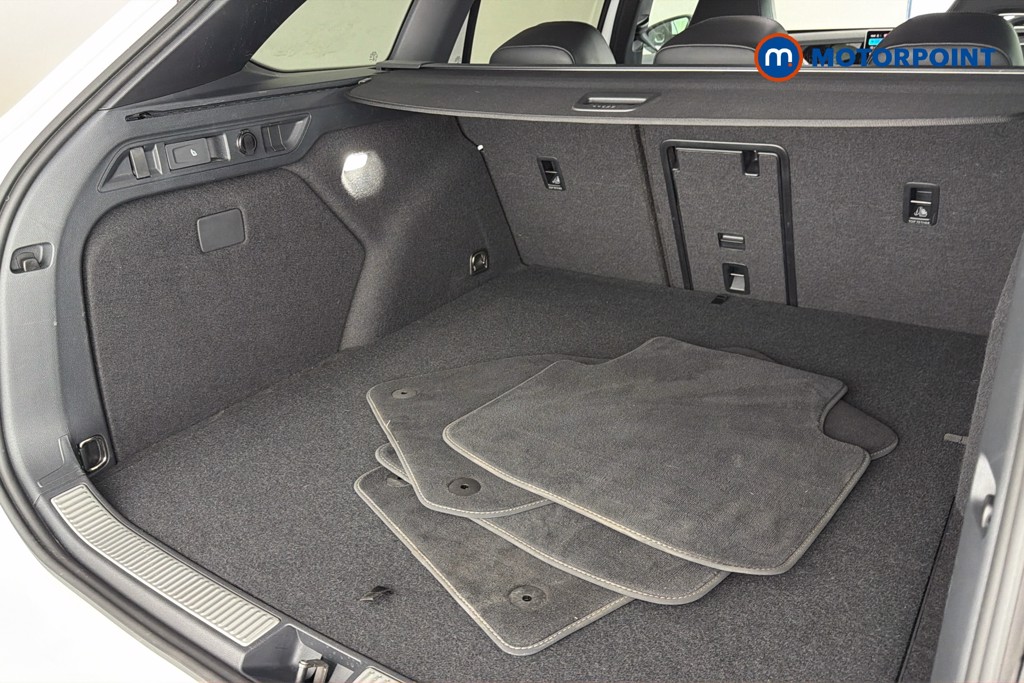 Volkswagen Passat R-Line Automatic Petrol Plug-In Hybrid Estate - Stock Number (1669001) - 33rd supplementary image