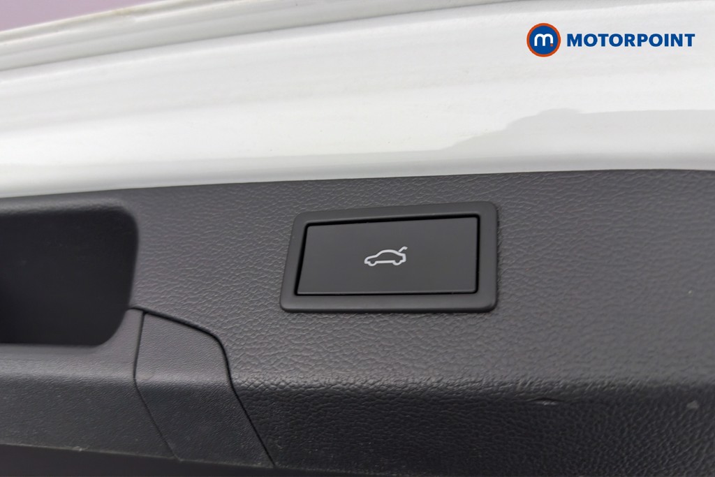 Volkswagen Passat R-Line Automatic Petrol Plug-In Hybrid Estate - Stock Number (1669001) - 35th supplementary image