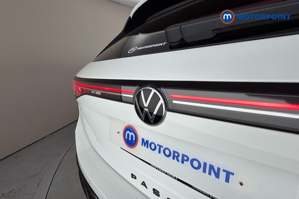 Volkswagen Passat R-Line Automatic Petrol Plug-In Hybrid Estate - Stock Number (1669001) - 37th supplementary image