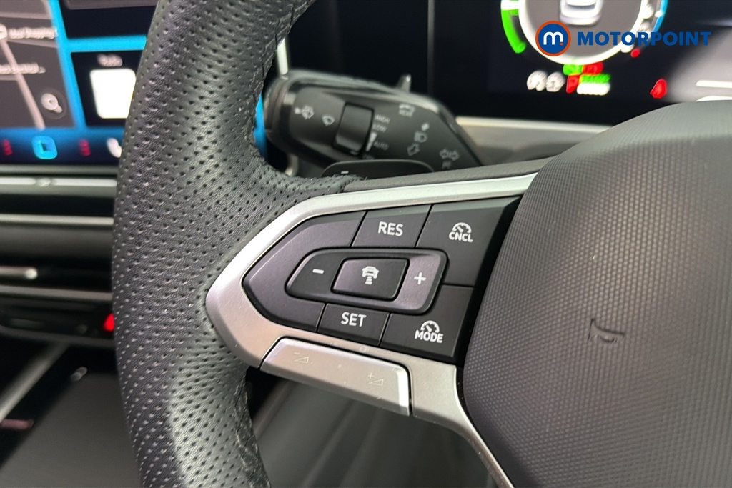 Volkswagen Passat R-Line Automatic Petrol Plug-In Hybrid Estate - Stock Number (1669013) - 4th supplementary image