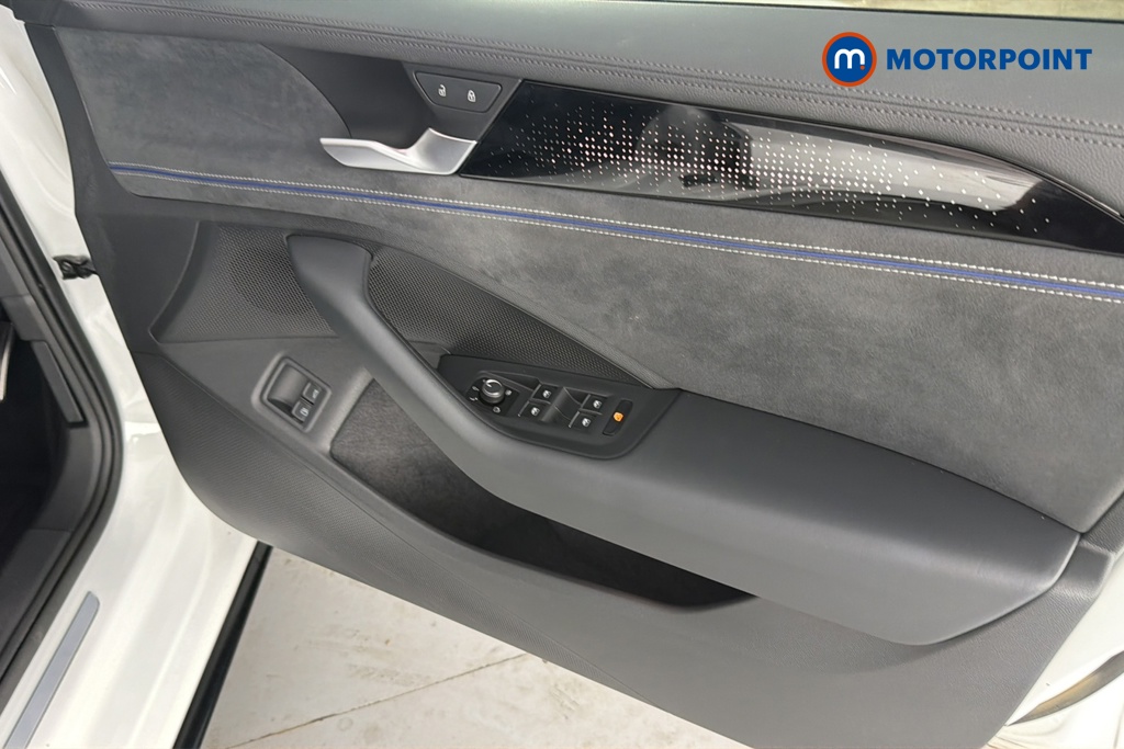 Volkswagen Passat R-Line Automatic Petrol Plug-In Hybrid Estate - Stock Number (1669013) - 18th supplementary image