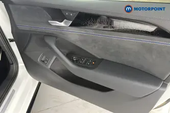 Volkswagen Passat R-Line Automatic Petrol Plug-In Hybrid Estate - Stock Number (1669013) - 18th supplementary image