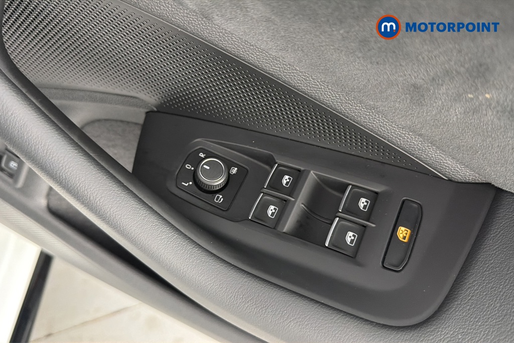 Volkswagen Passat R-Line Automatic Petrol Plug-In Hybrid Estate - Stock Number (1669013) - 19th supplementary image