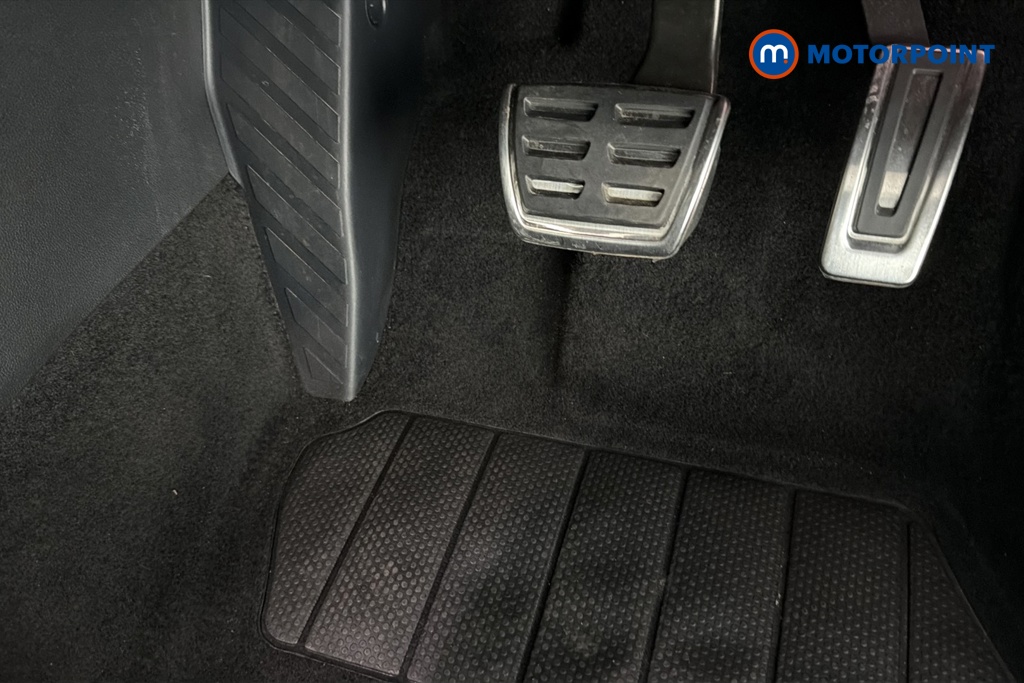 Volkswagen Passat R-Line Automatic Petrol Plug-In Hybrid Estate - Stock Number (1669013) - 24th supplementary image